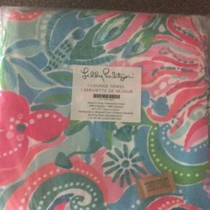 lilly pulitzer lounge towel - brand new in package.